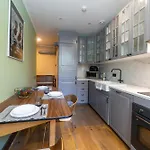 דירה Classic 3-bedroom In ריגה