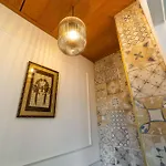 Classic 3-bedroom In アパート