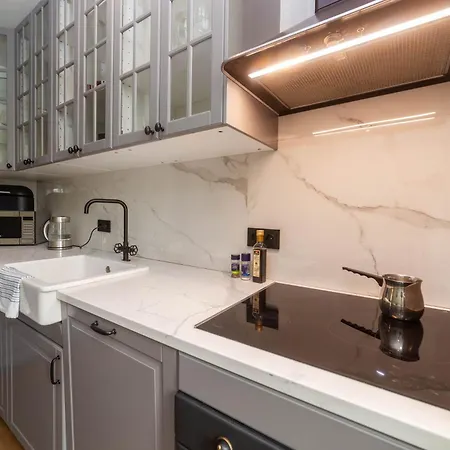Classic 3-bedroom In Ρίγα