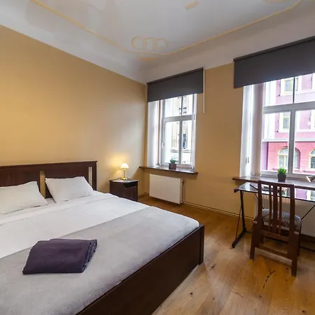 Classic 3-bedroom In Apartment *