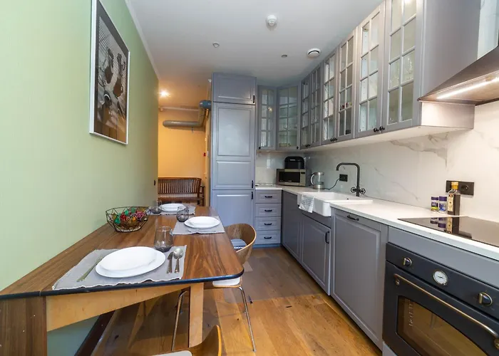 דירה Classic 3-bedroom In ריגה