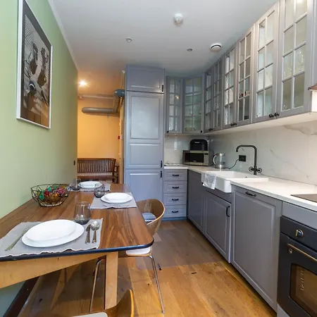 Daire Classic 3-bedroom In Riga